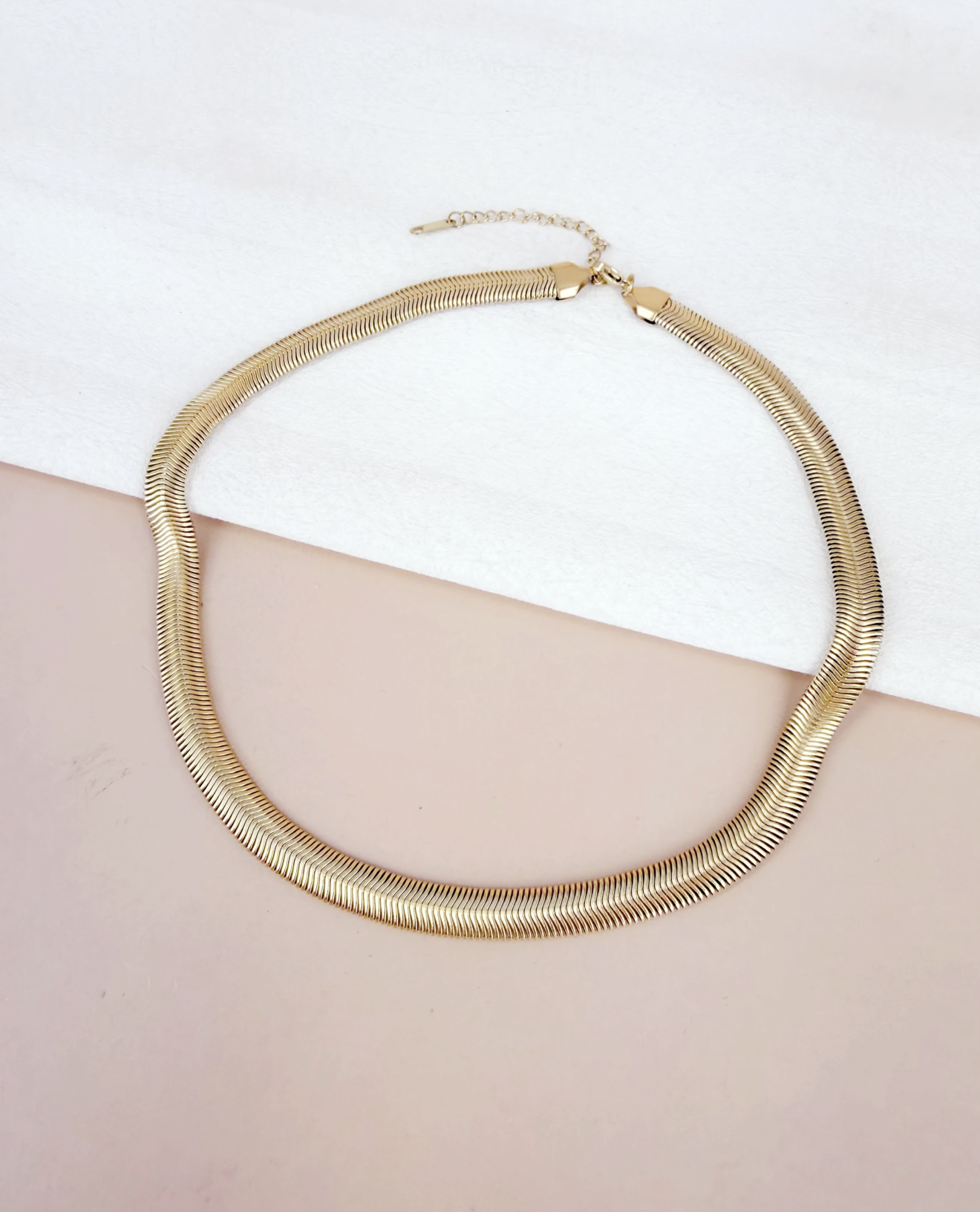 Collier rigide doré