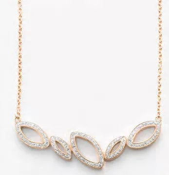 Collier en pierre blanche couleur or rose