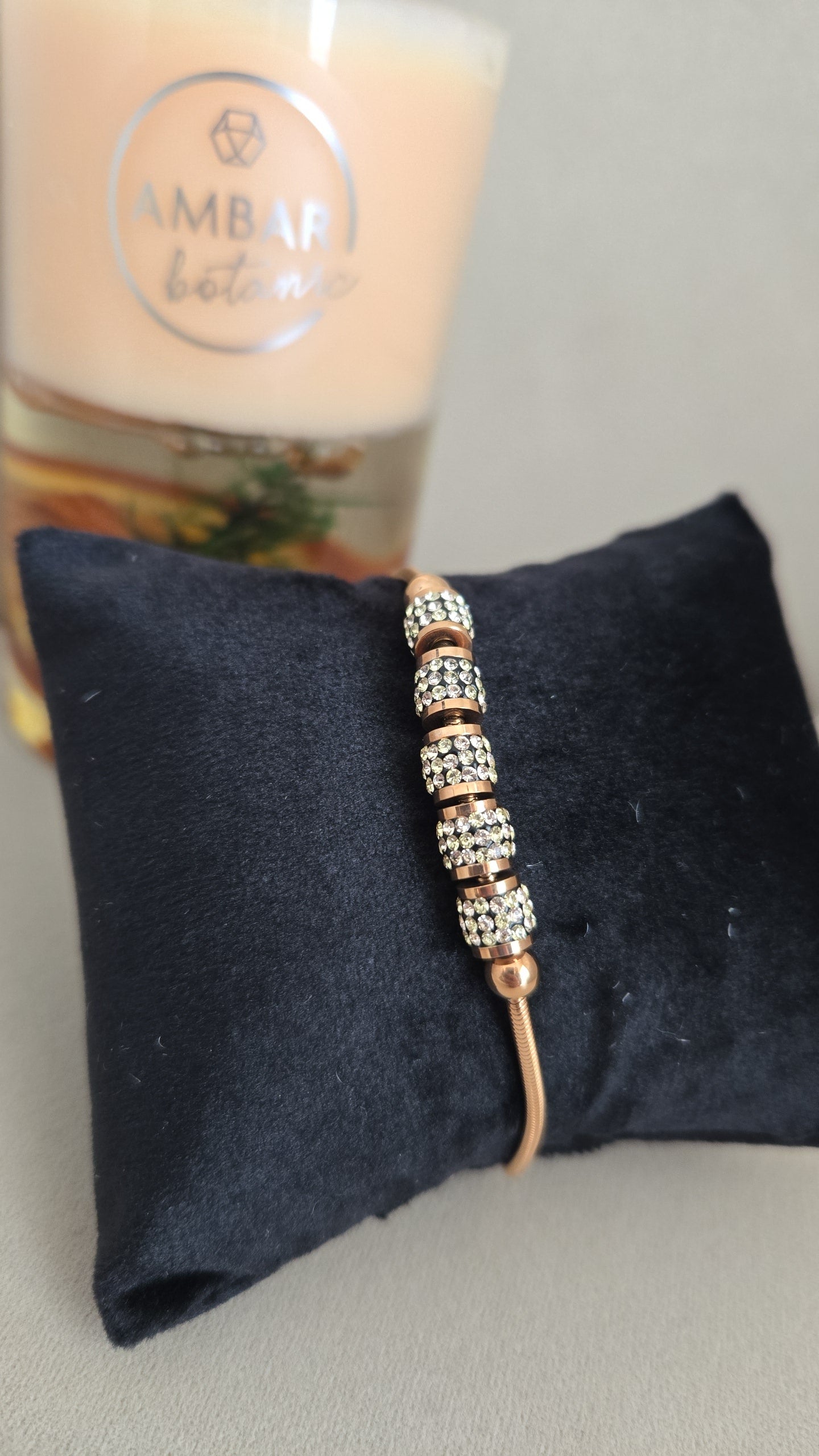 Bracelet couleur or rose avec pierres