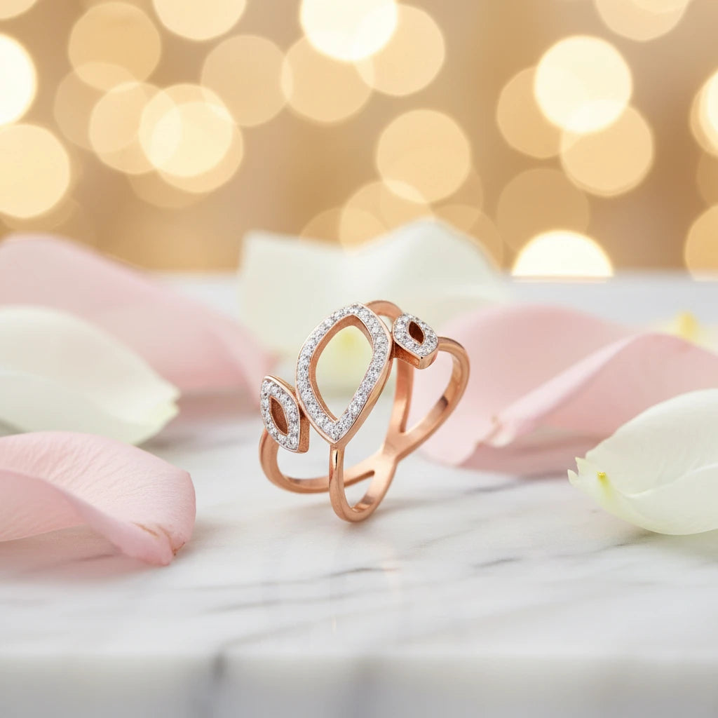 Bague couleur or rose avec pierres blanches (bijoux Victoria)