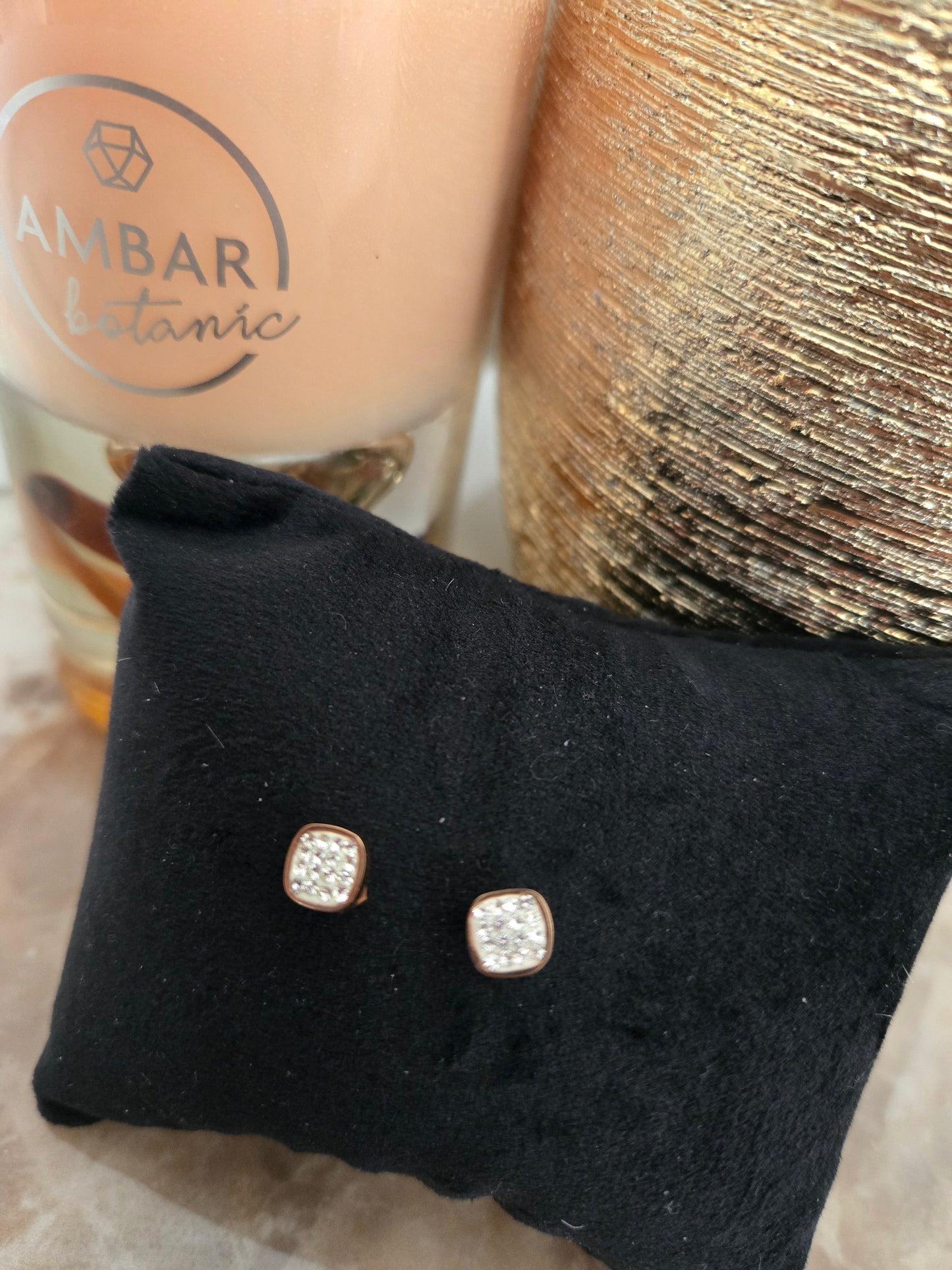 Boucles d'oreilles couleur or rose avec pierres blanches