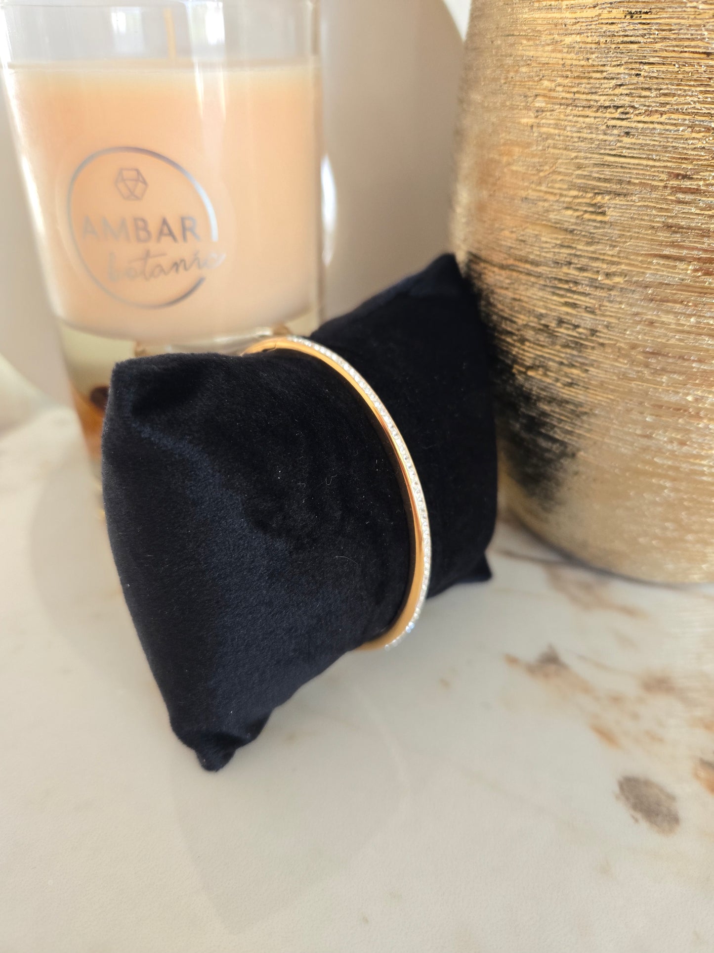 Bracelet couleur or rose avec pierres blanches
