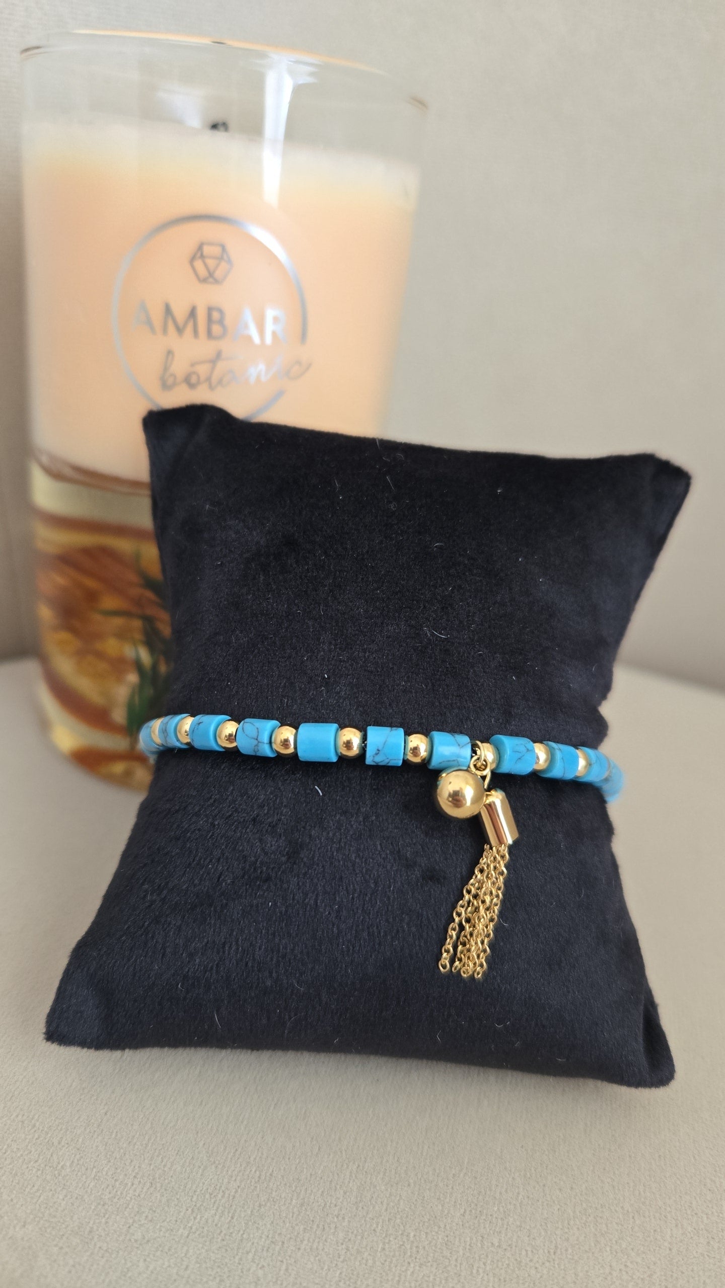 Bracelet en perles bleues couleur or