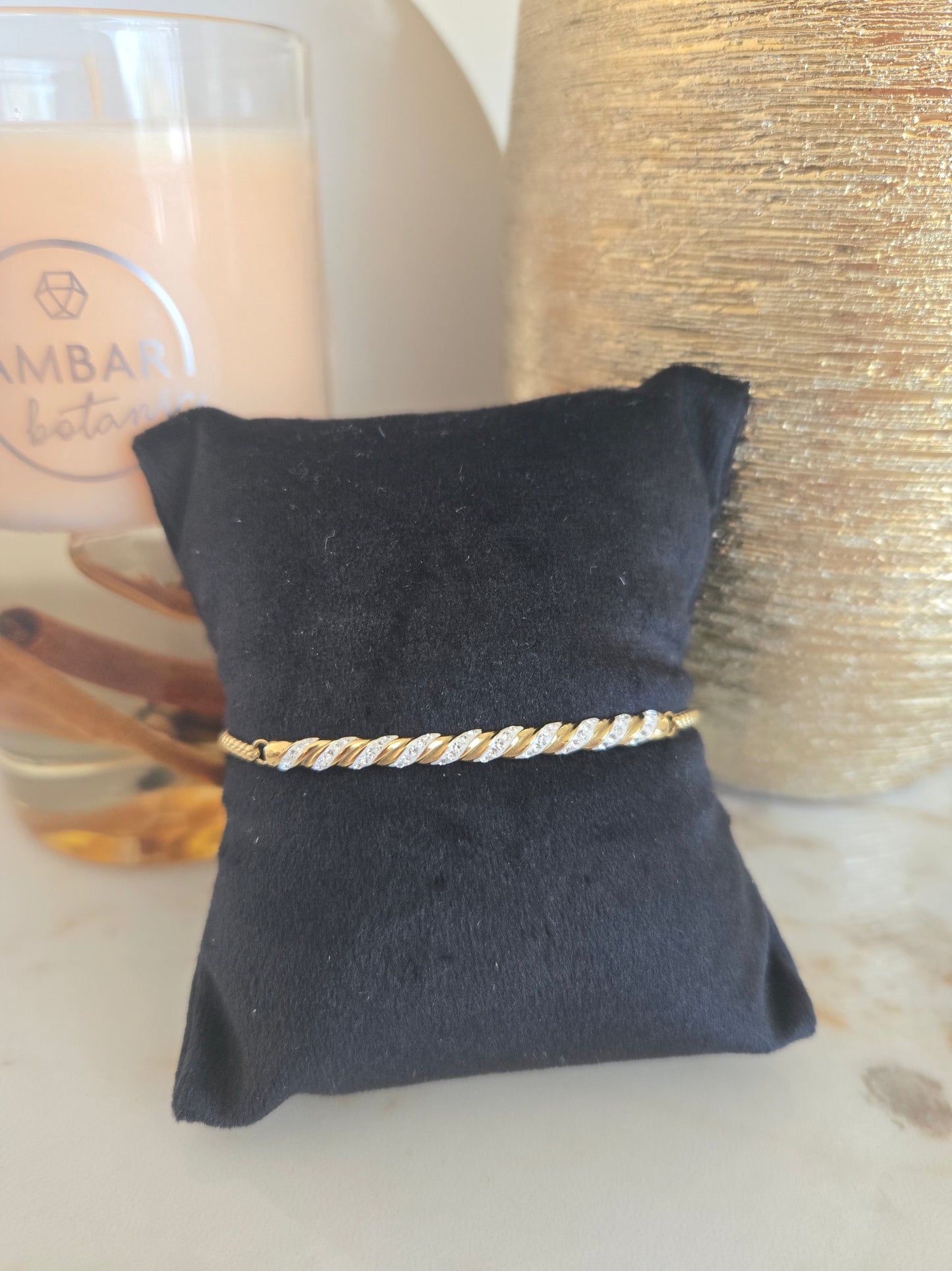 Bracelet couleur or avec pierres blanches