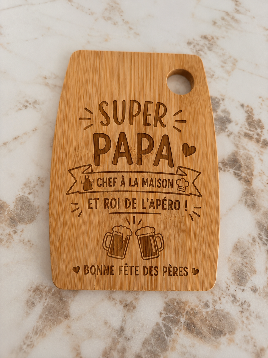 🔪🍻 Planche apéritive en bambou gravée – “Super Papa” 🍻🔪