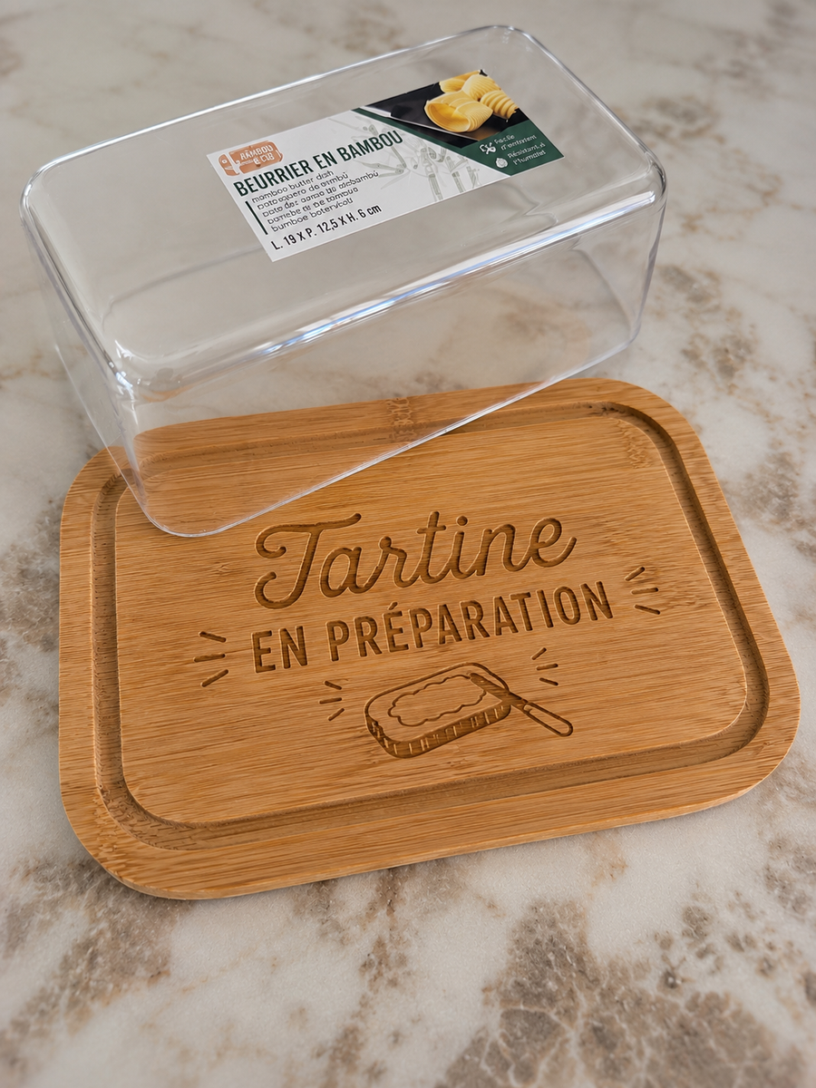 🧈🍞 Boîte à beurre en bambou gravée – “Tartine en préparation” 🍞🧈