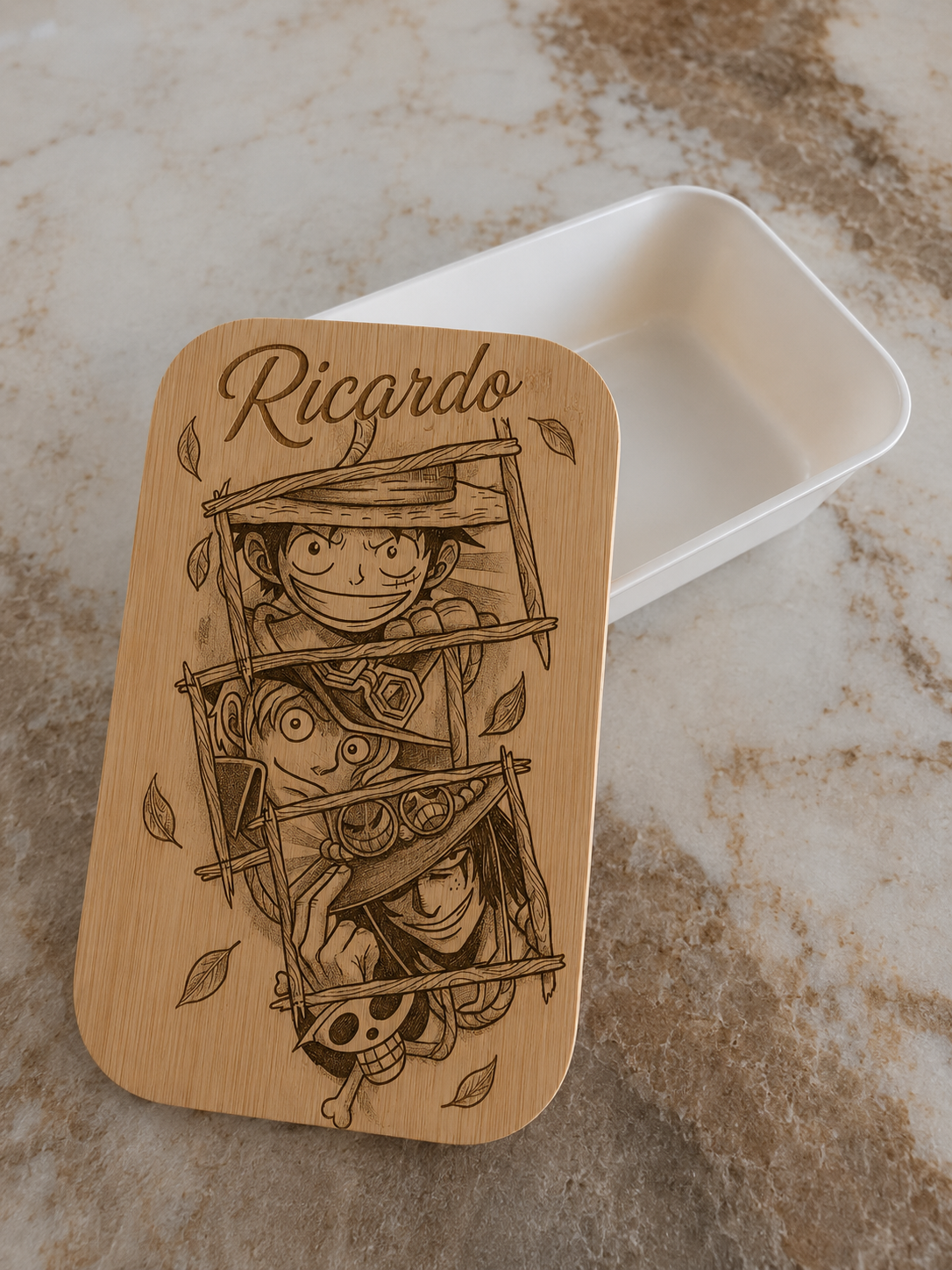 Lunch box personnalisée “One Piece” avec prénom – Couvercle en bambou gravé