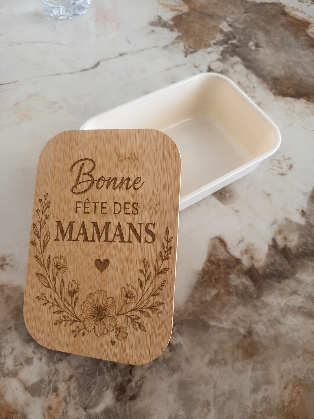 Lunch box “Bonne Fête des Mamans” avec couvercle en bambou gravé