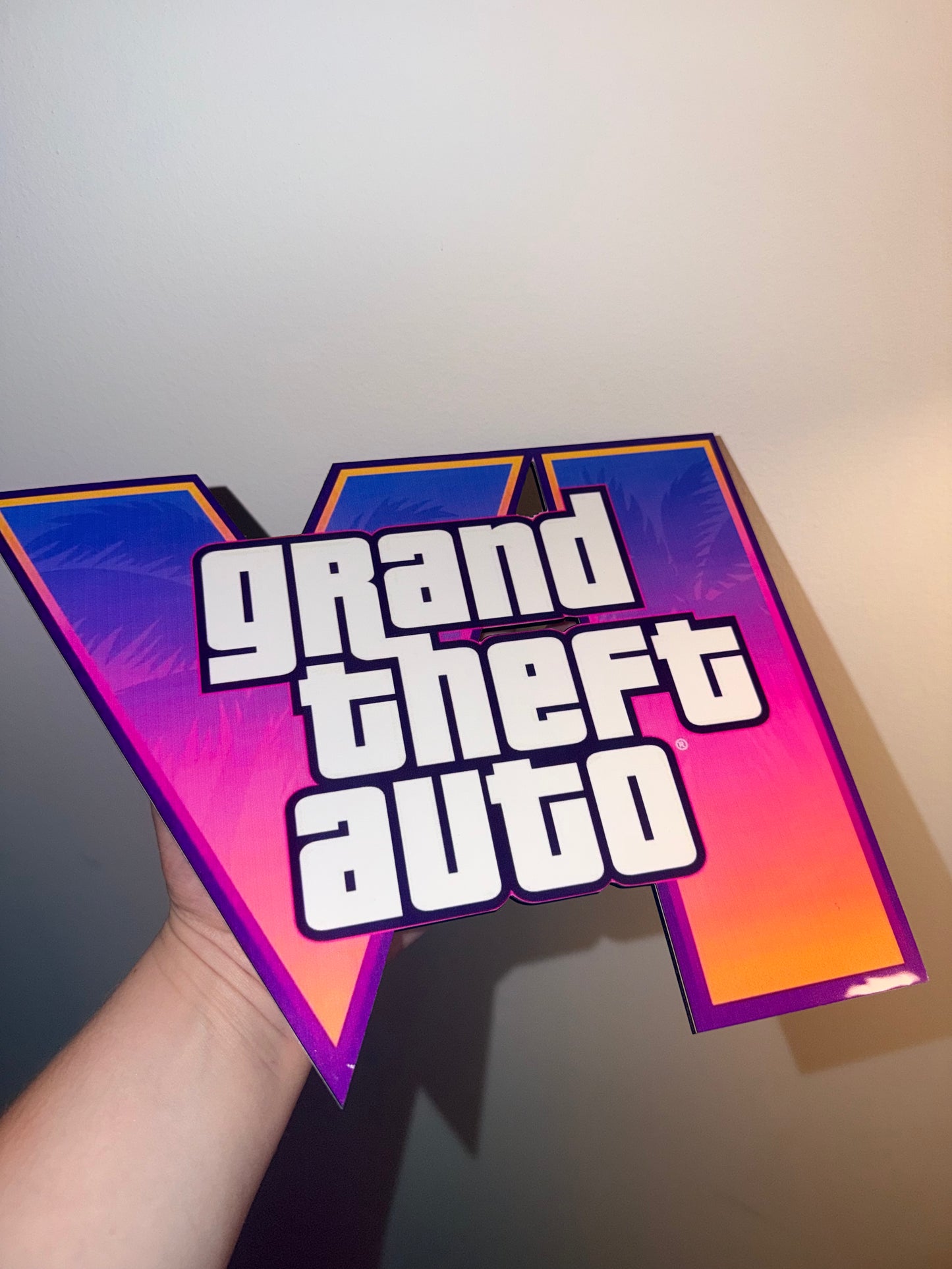 Décoration murale en bois avec impression vinyle GTA VI