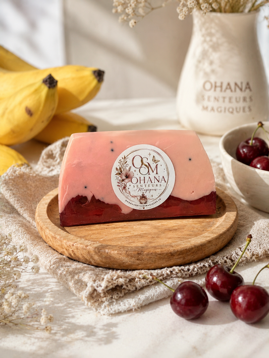 🍌🍒 Savon à la Glycérine Végétale – Banane & Cerise 🍌🍒