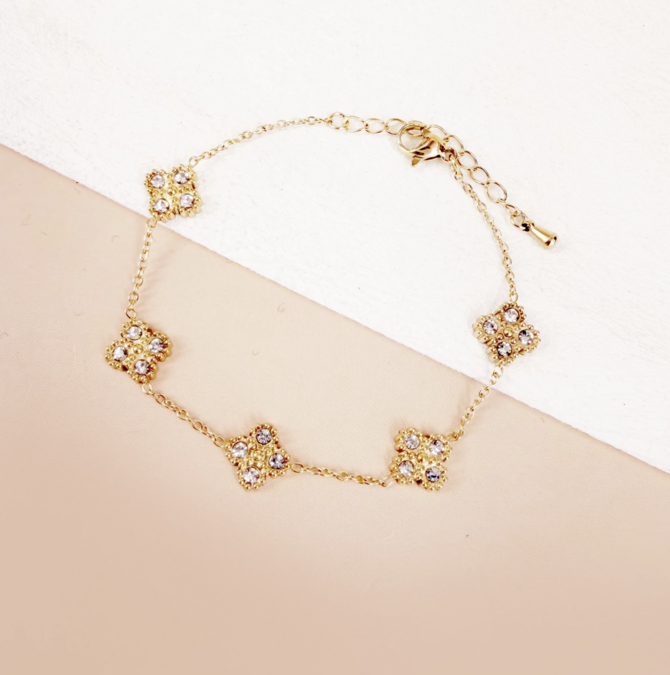 Bracelet motif fleur strass