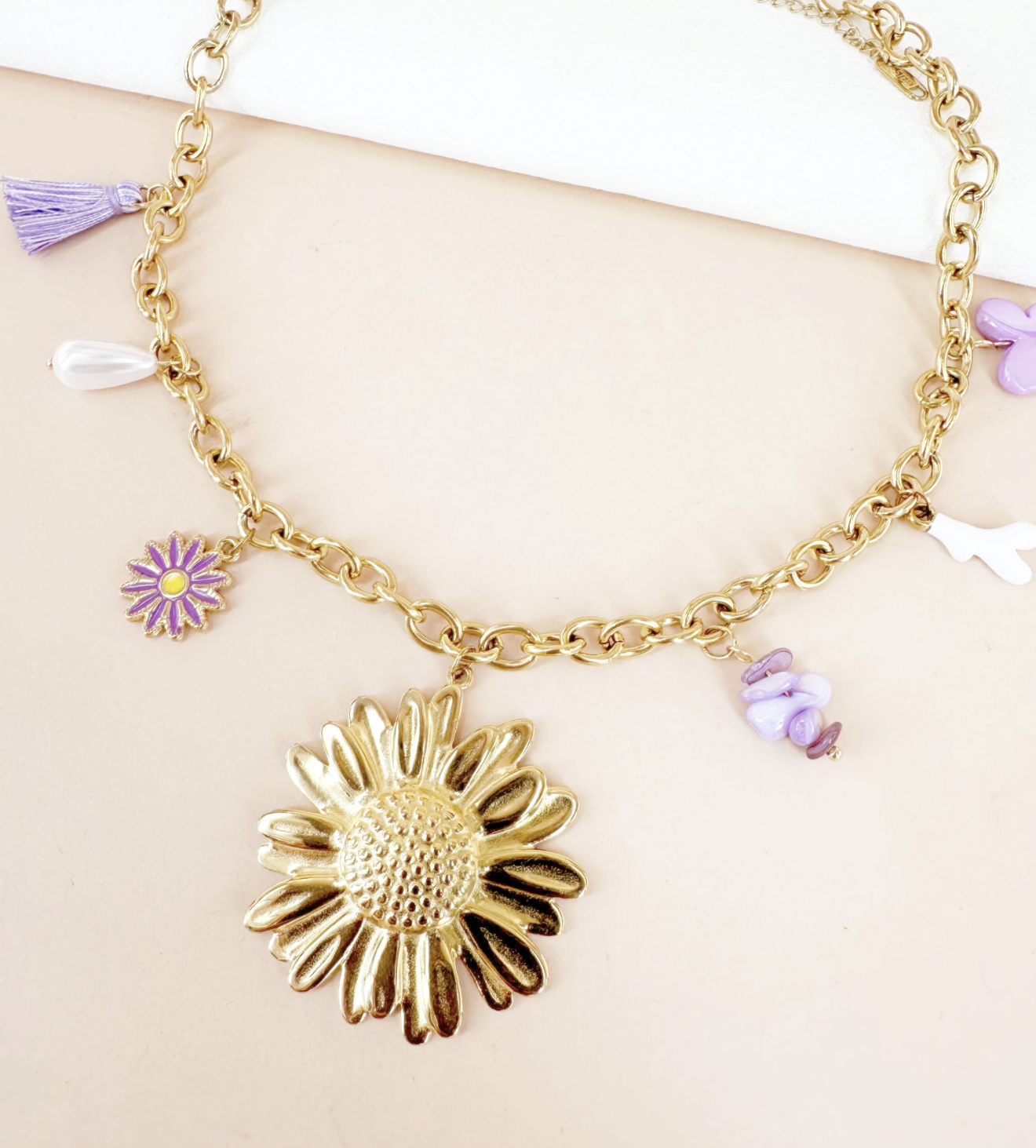 Collier médaillon fleur et charms lilas en acier inoxydable