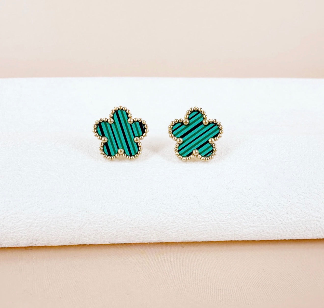 (Précommande) Boucles d'oreilles trèfles fleurs vertes