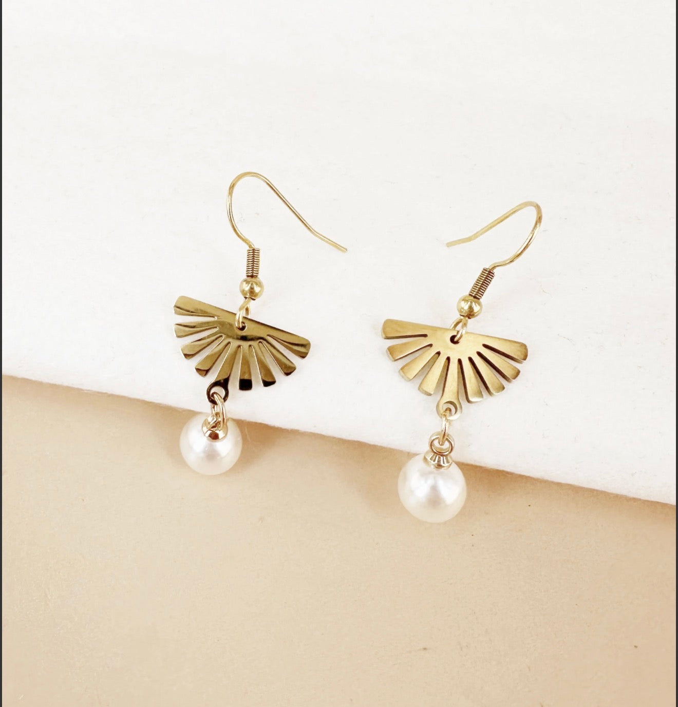 (Précommande) Boucles d'oreilles pendantes motif évantail et perles en acier inoxydable