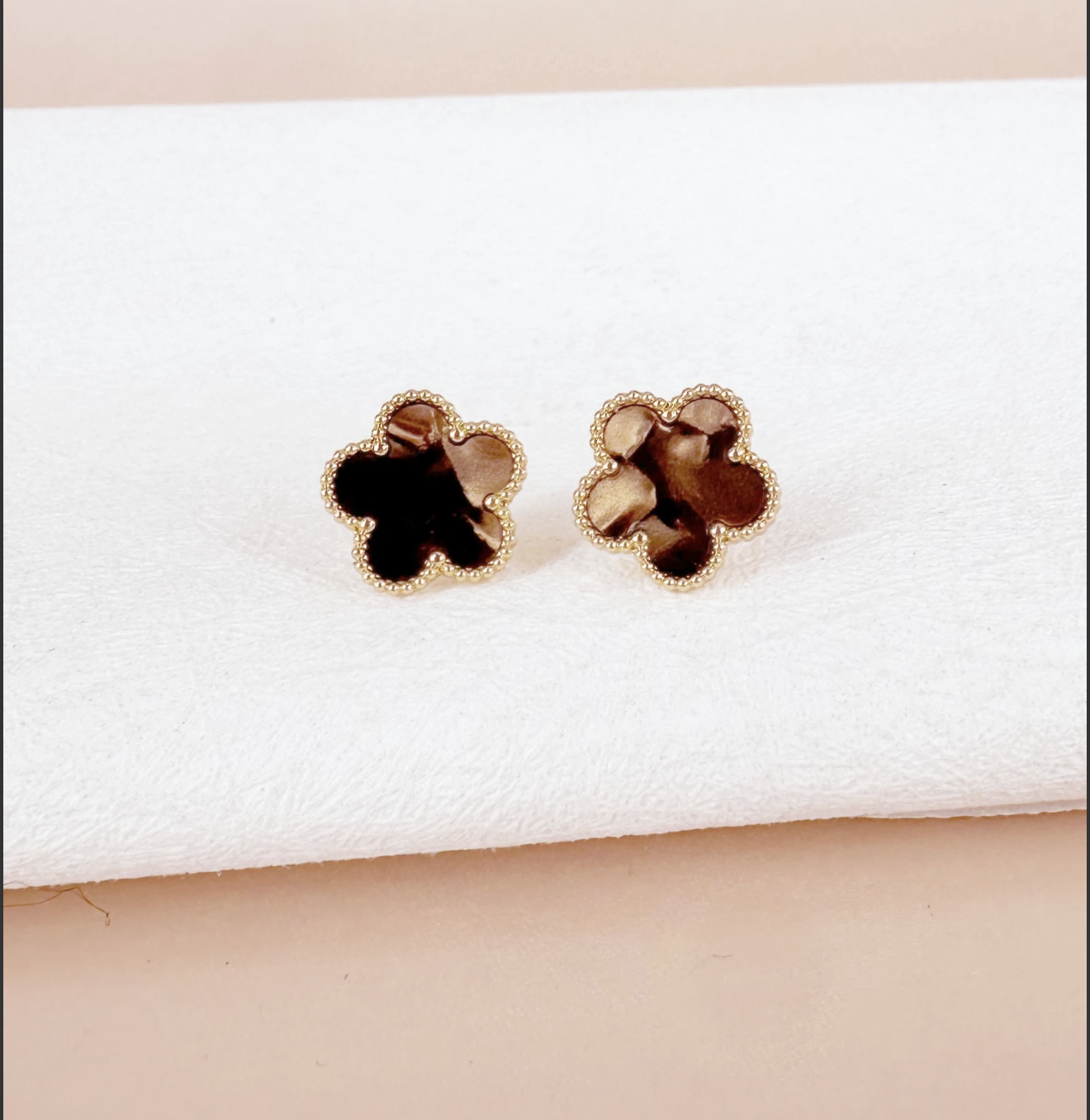 (Précommande) Boucles d'oreilles trèfles nacrées