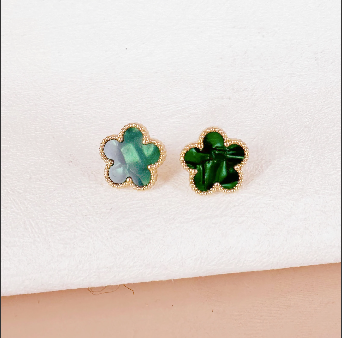 (Précommande) Boucles d'oreilles trèfles nacrées