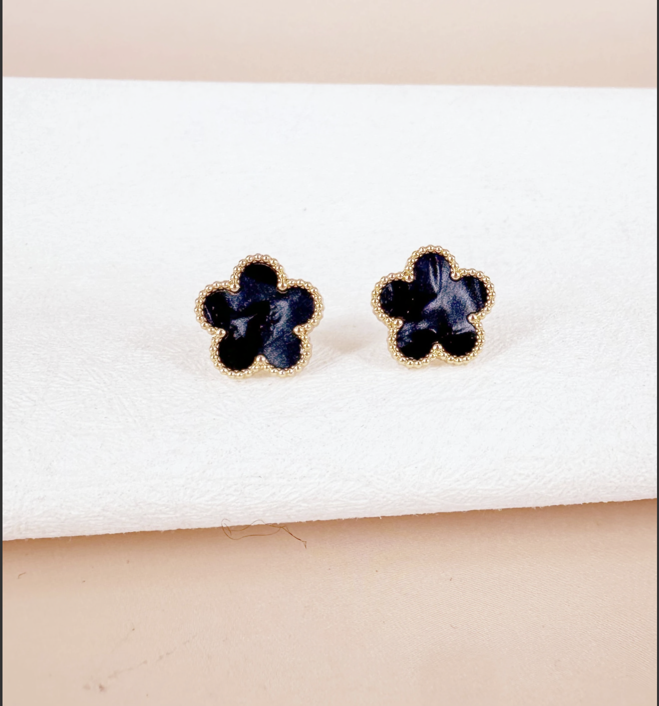 (Précommande) Boucles d'oreilles trèfles nacrées