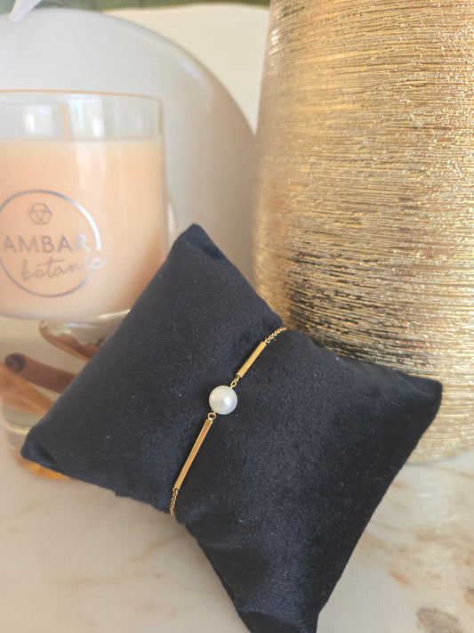 Bracelet en perles blanches couleur or