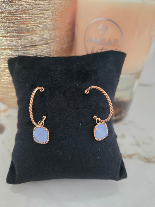 Boucles d'oreilles Victoria en or rose et pierre bleue