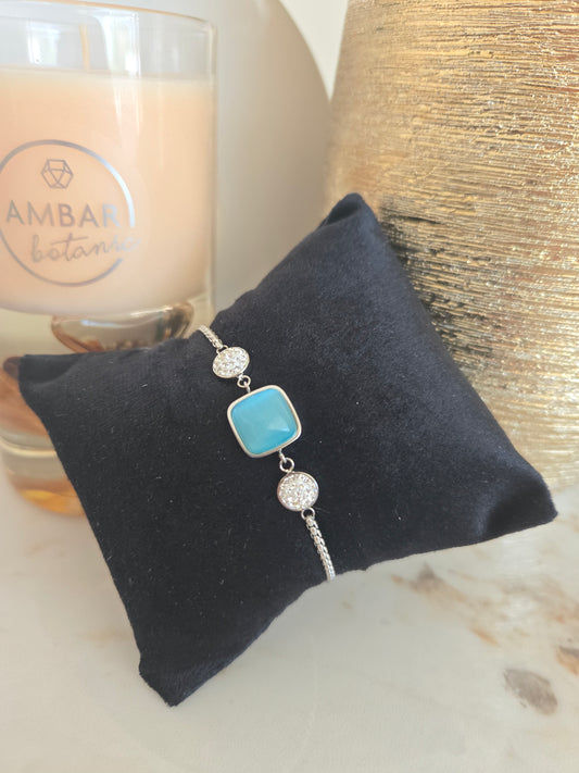 Bracelet argenté bleu et pierre blanche