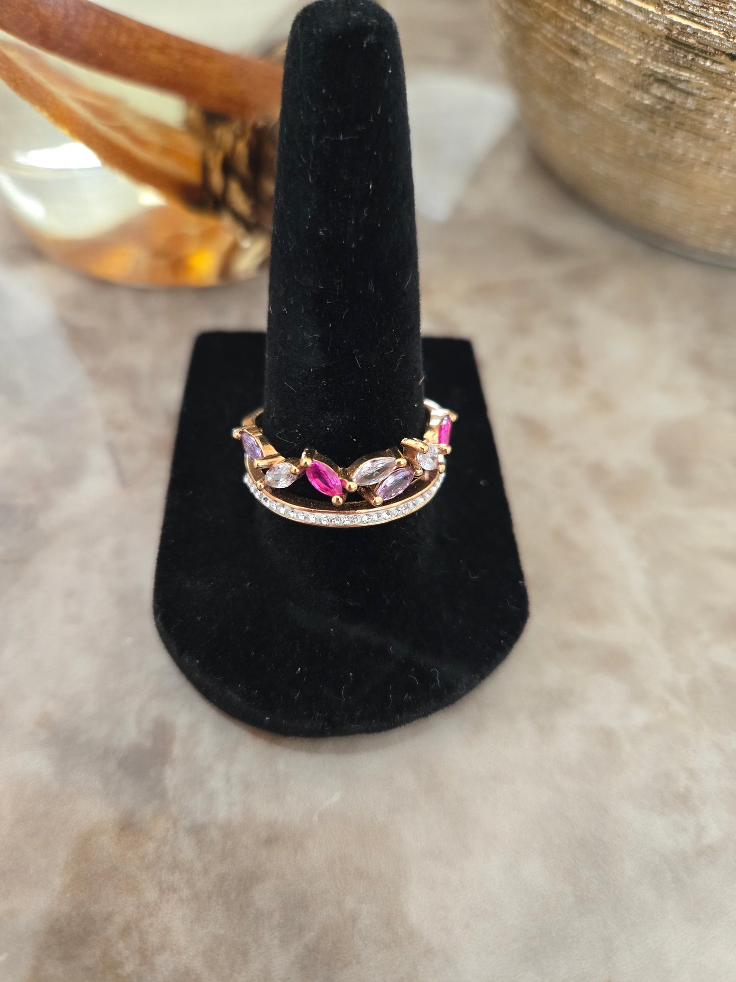 Bague en or rose avec pierres précieuses Victoria