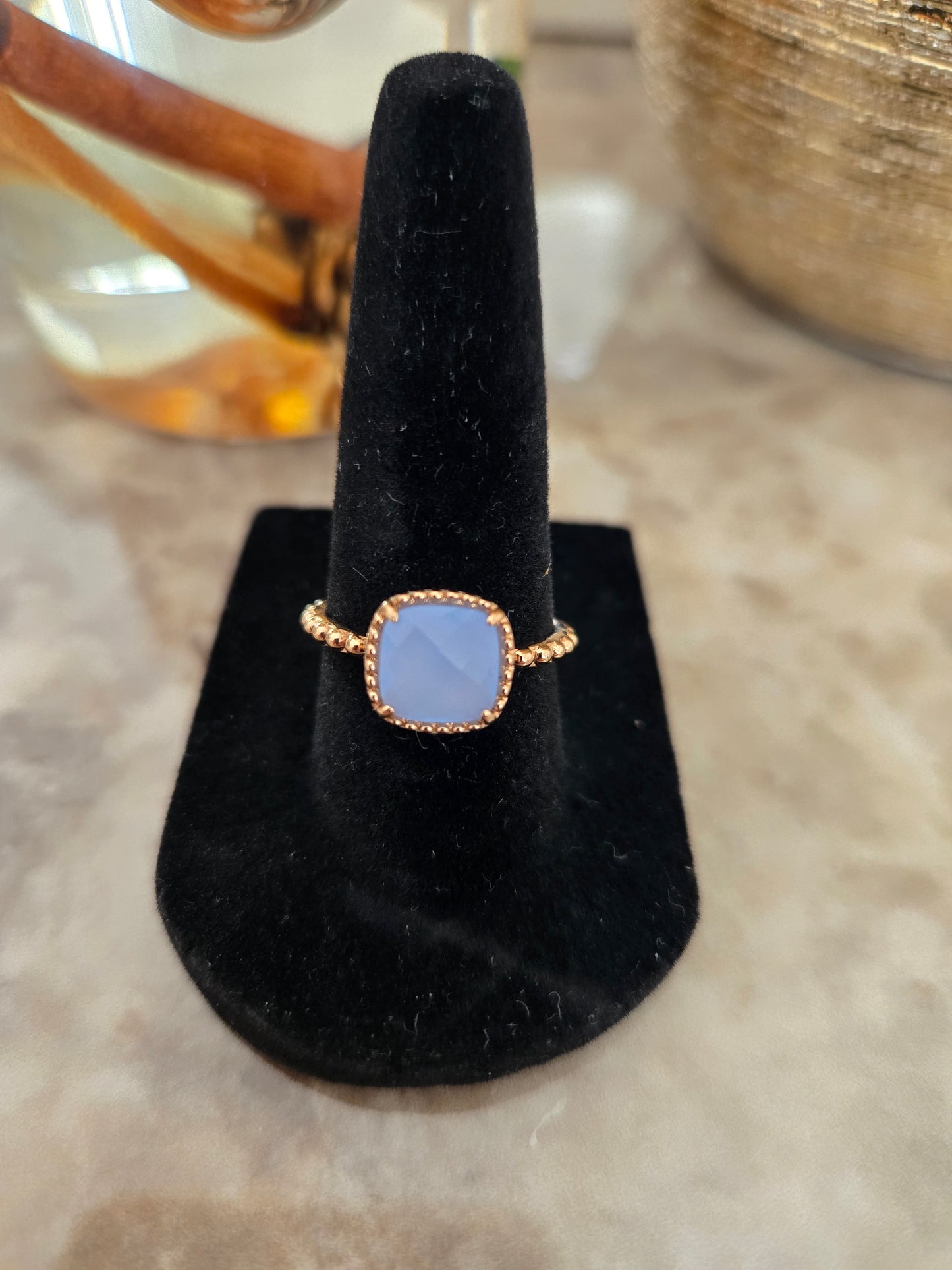 Bague en or rose et pierre bleu