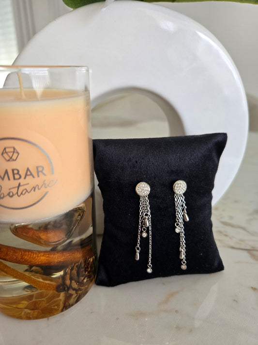 Boucles d'oreilles argentées avec pierres blanches