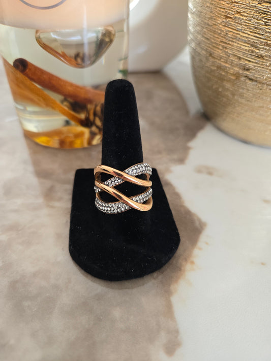 Bague or rose avec pierres noires