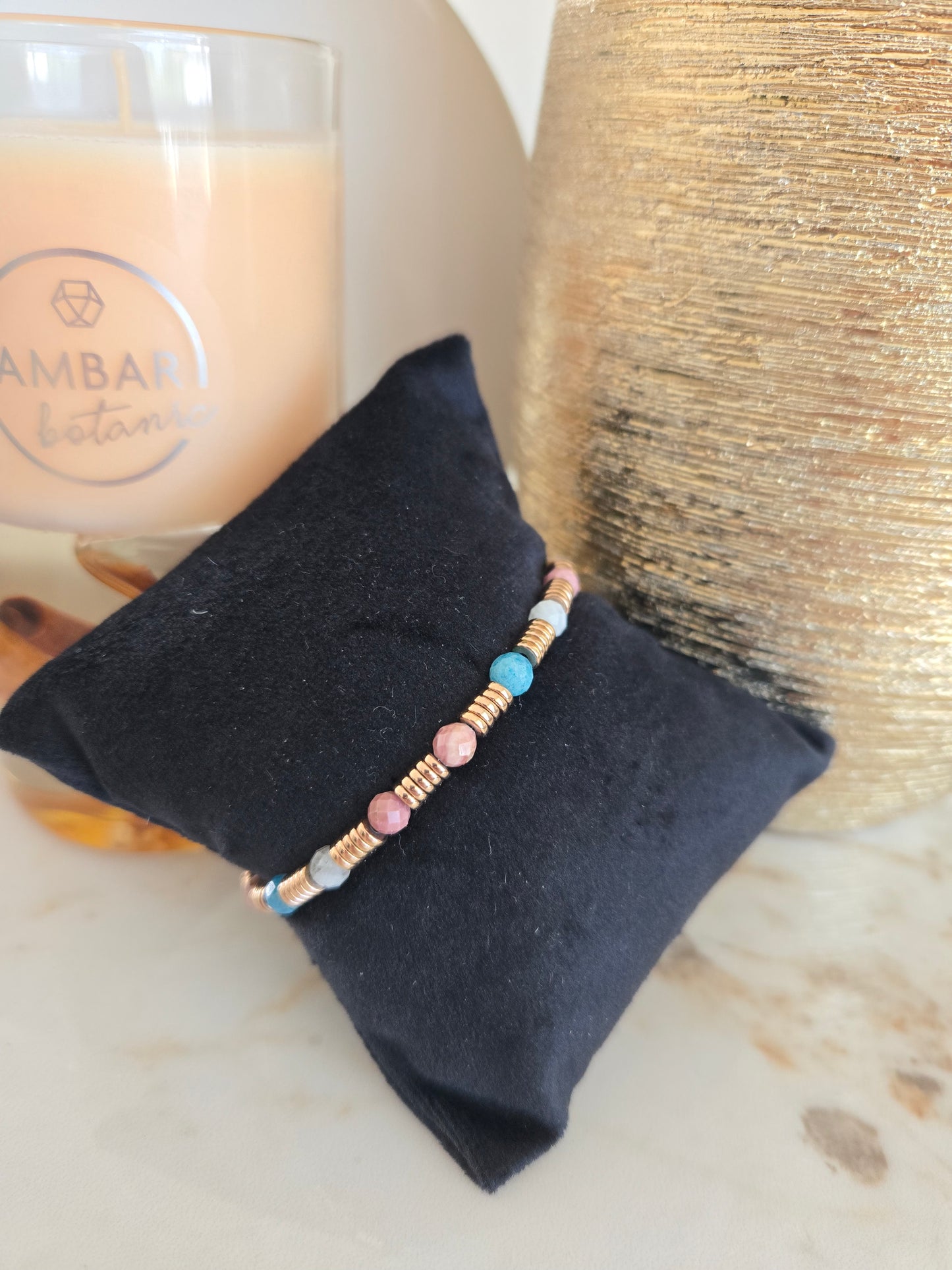 Bracelet en or rose et pierres multicolores