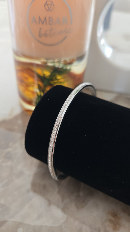 Bracelet argenté avec pierres blanches