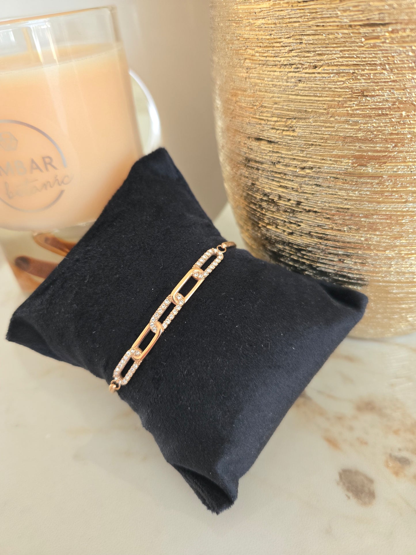 Bracelet couleur or rose avec pierres blanches