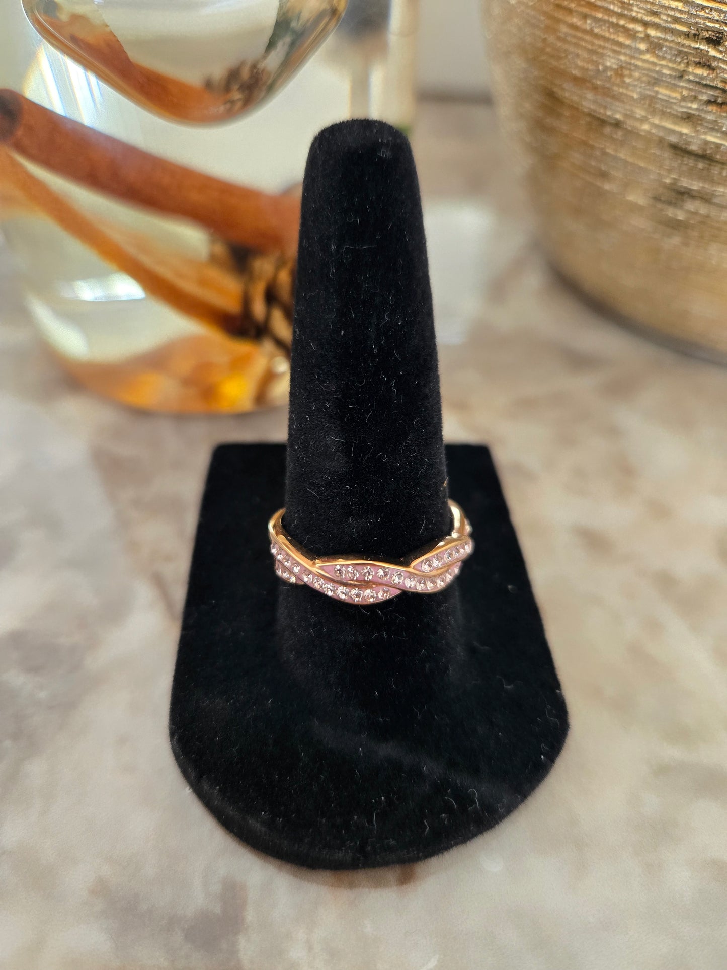 Bague en or rose et pierres rose