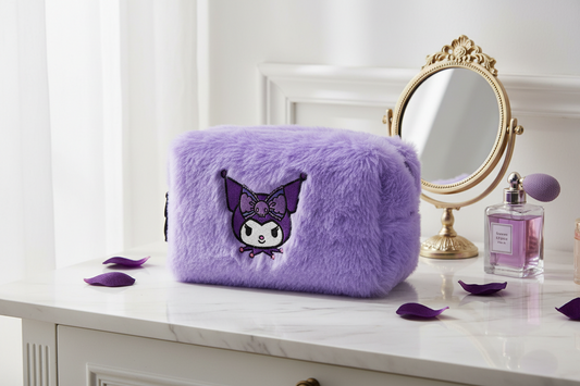 (Précommande) Trousse de toilette en peluche Kuromi Hello Kitty